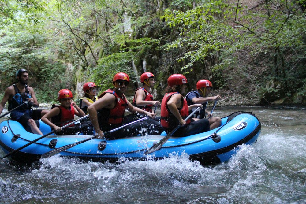 Tolle Mannschaft im Raft mit Raftingführer Angelo aus Norcia