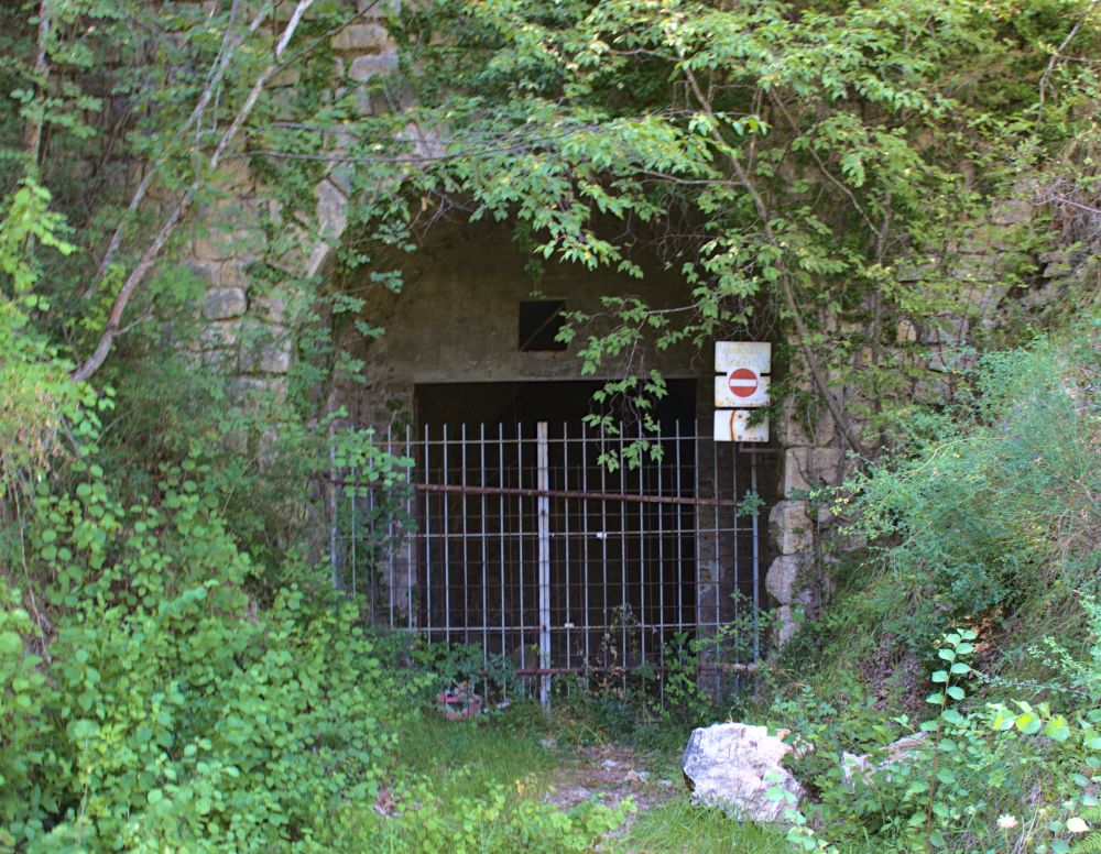 Ein geschlossener Tunnel auf dem Spoleto Norcia Radweg