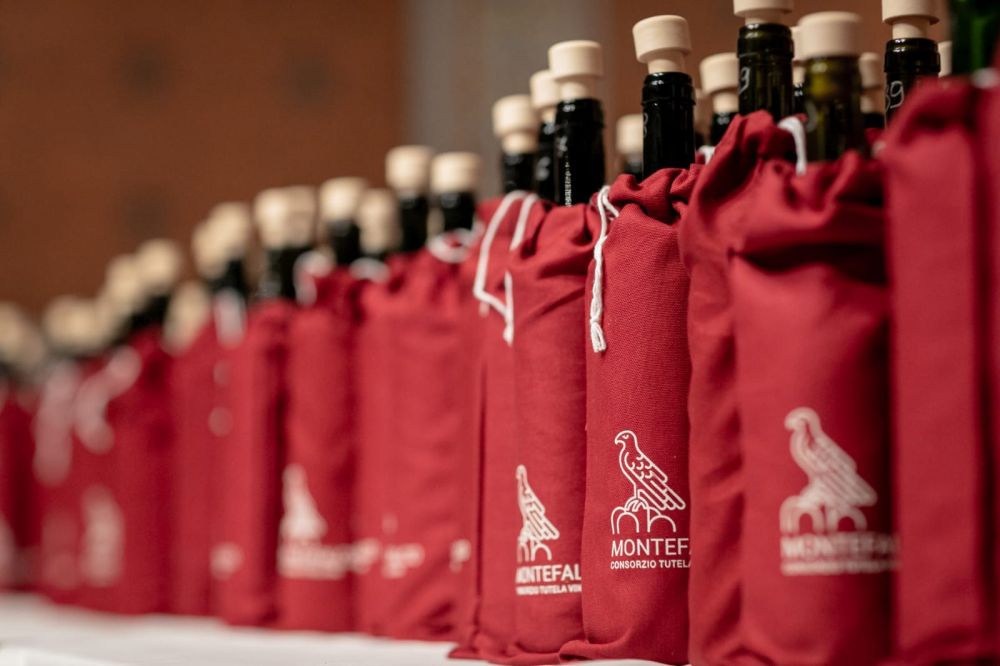 Weinprobe Montefalco Sagrantino, Montefalco Rosso, Montefalco Sagrantino Passito un andere Weine. Photo: https://www.facebook.com/consorzio.montefalco