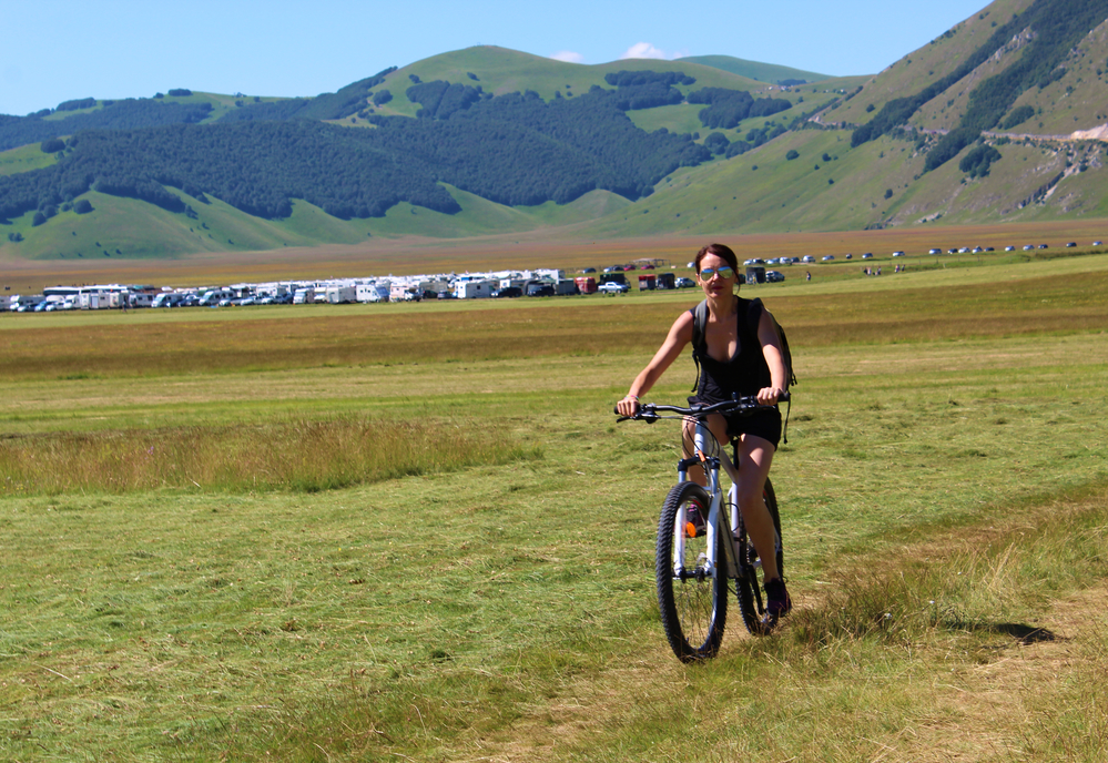 Während der Fioritura di Castelluccio Blüte an den Wochenenden gehen Park- und Wohnmobilplätze bald zu Ende